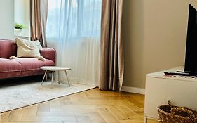 Ultracentral Lux Boutique 1Br Ap Near Subway