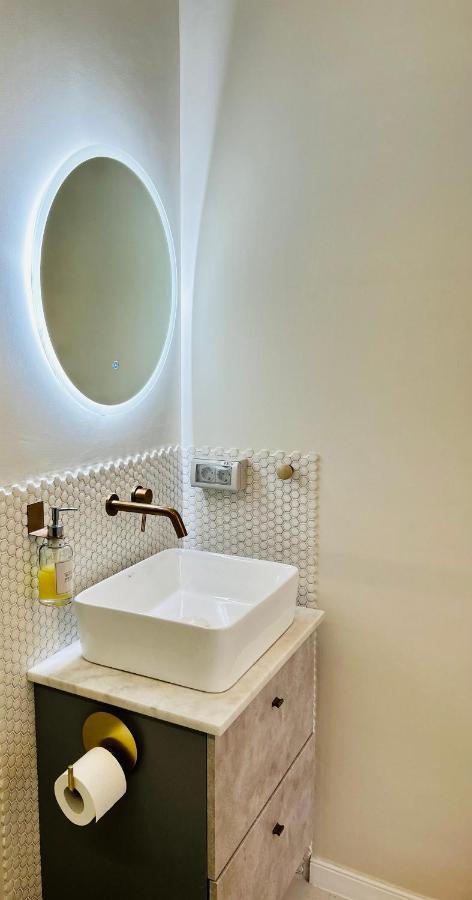 Ultracentral Lux Boutique 1Br Ap Near Subway Bucureşti Exterior foto